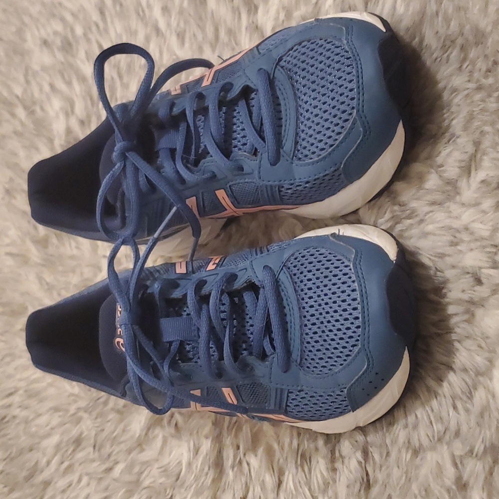 ASICS everyday comfort size 8